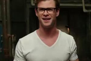 "Ghostbusters": So heizt Chris Hemsworth seinen Chefinnen ein