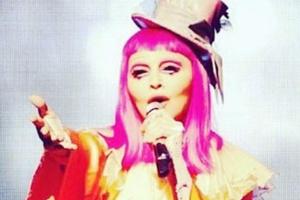 Madonna lässt Fans stundenlang warten - und kommt dann als Clown