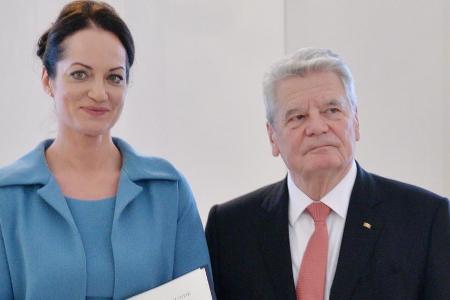 Schauspielerin Natalia Wörner wurde von Bundespräsident Joachim Gauck ausgezeichnet Schauspielerin Natalia Wörner wurde von Bundespräsident Joachim Gauck ausgezeichnet