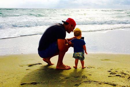 Süß: Wladimir Klitschko verbringt mit seiner Tochter Kaya Zeit am Strand Süß: Wladimir Klitschko verbringt mit seiner Tochter Kaya Zeit am Strand