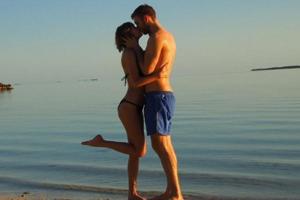 Küsse am Strand: Sexy Urlaubsgrüße von Taylor Swift und Calvin Harris
