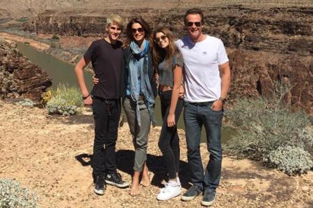 Cindy Crawford posiert glücklich mit ihrer Familie in den Rocky Mountains Cindy Crawford posiert glücklich mit ihrer Familie in den Rocky Mountains