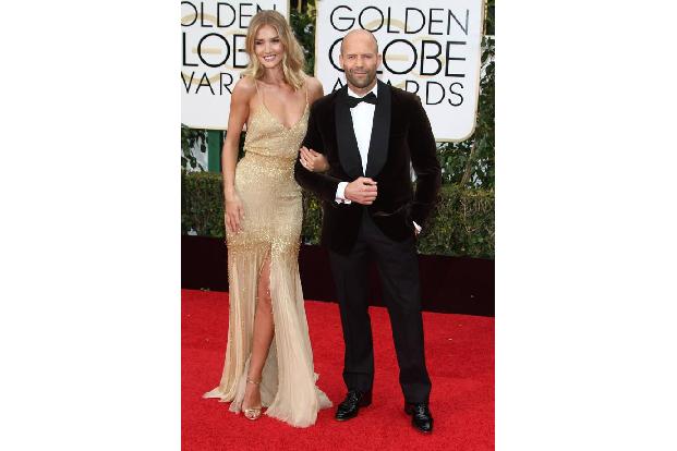 Was für eine erfreuliche Neuigkeit: Rosie Huntington-Whiteley und Jason Statham sind verlobt! Den dicken Klunker präsentiert...