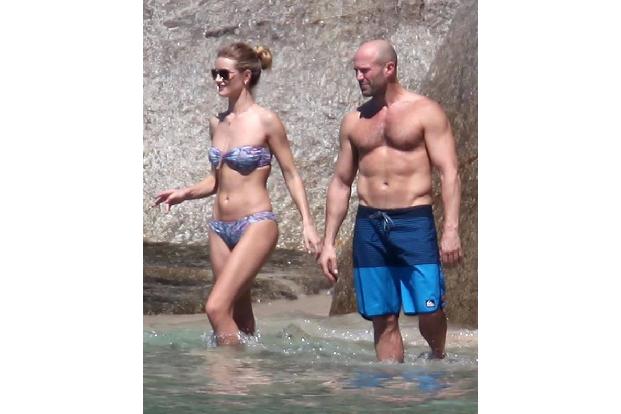 ...leider nicht klar - doch sie gaben schon in Thailand ein harmonisches Bild miteinander ab. Ob beim Waten durch das Wasser...