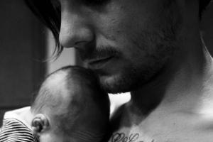Louis Tomlinson präsentiert seinen Nachwuchs