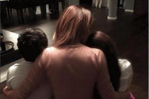 Sabia Boulahrouz zwischen ihren beiden Kindern