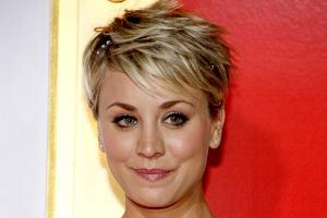 Kaley Cuoco wirft ein Auge auf den US-Bachelor