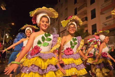 Phantasievolle Kostüme beim Karneval auf Teneriffa