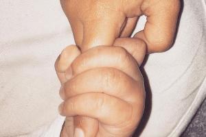 Kim Kardashian veröffentlicht erstes Foto von Baby Saint