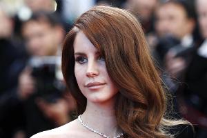Lana Del Rey: Russische Stalkerinnen müssen Abstand halten