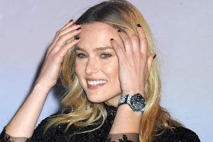 Topmodel Bar Refaeli wird zum ersten Mal Mama