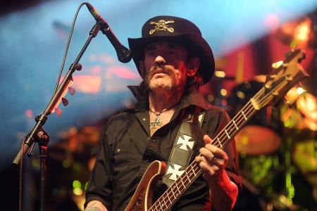 Lemmy Kilmister während eines Konzerts im tschechischen Pilsen