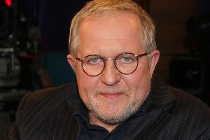 Harald Krassnitzer auf der Couch