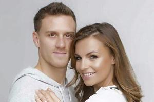 Laura Wontorra und Simon Zoller haben sich verlobt
