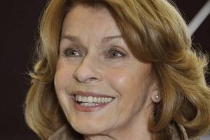 Senta Berger ist stolz auf ihre roten Haare