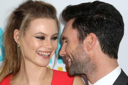 Noch einen Engel gibt es auch für Adam Levine: Der Maroon-5-Frontmann und seine Frau, 