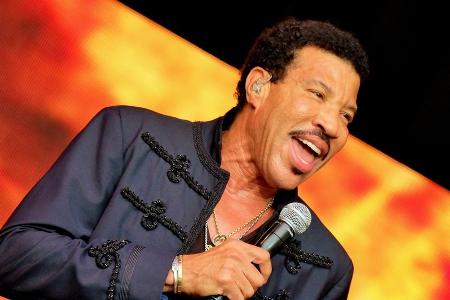 Lionel Richie geht unter die Kosmetiker