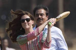 Herzogin Kate nahm in Indien den Cricket-Schläger in die Hand
