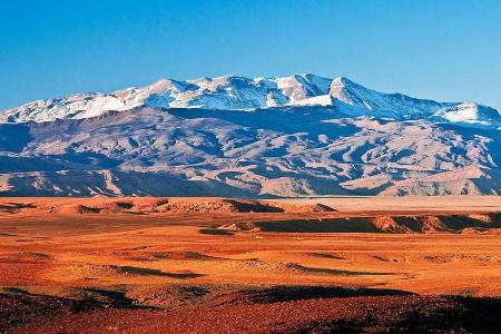 In Marrakesch stets in Sichtweite: das imposante Atlas-Gebirge