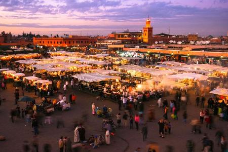 Auf dem Djemaa El Fna schlägt das Herz von Marrakesch