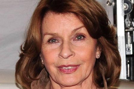 Schauspielerin Senta Berger interessiert sich für die britische Königsfamilie
