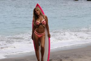 Erste sexy Bilder: Sylvie Meis steht für ihre neue Swimwear Collection auf Bali wieder selbst als Model vor der Kamera.