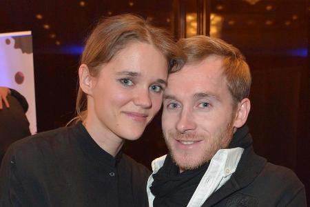 Schwer verliebt: Samuel Koch mit seiner Verlobten Sarah Elena Timpe