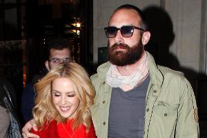 Sind Kylie Minogue und Joshua Sasse verlobt?