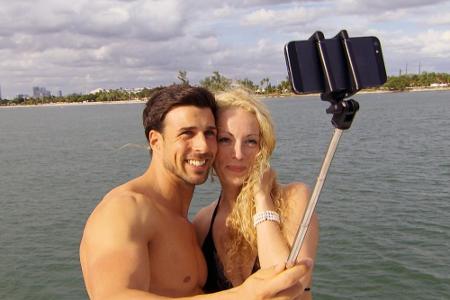 Lauwarme Feier: Richtig Stimmung wollte bei der Yacht-Party des Bachelor nicht aufkommen - auch nicht beim Selfie-Shooting