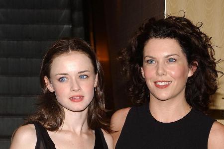 Neben Rory (Alexis Bledel, l.) und Lorelei (Lauren Graham) kehren viele andere Figuren beim 