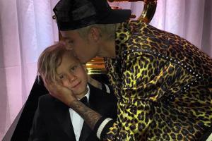 Justin Bieber schmust sich zum ersten Grammy