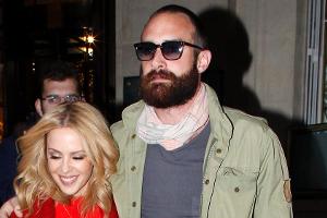 Es ist offiziell: Kylie Minogue hat sich verlobt