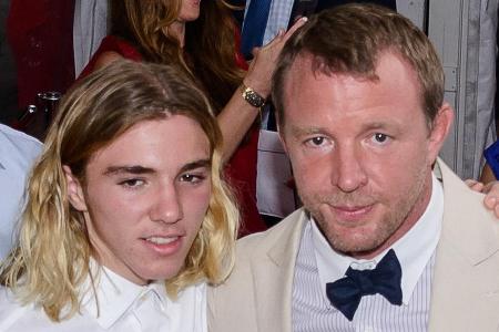 Wenig vertrauenswürdiges Duo? Madonna will Sohn Rocco (li.) und ihren Ex Guy Ritchie im Auge behalten Wenig vertrauenswürdiges Duo? Madonna will Sohn Rocco (li.) und ihren Ex Guy Ritchie im Auge behalten