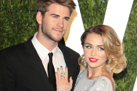 Liam Hemsworth und Miley Cyrus 2012 bei der Vanity Fair Oscar Party: Im selben Jahr macht er ihr einen Heiratsantrag Liam Hemsworth und Miley Cyrus 2012 bei der Vanity Fair Oscar Party: Im selben Jahr macht er ihr einen Heiratsantrag