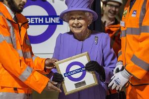 Frau des Volkes: Die Queen in der U-Bahn
