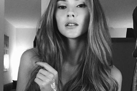 Auch Topmodel-Gewinnerin Stefanie Giesinger scheint ein Fan von Fake-Tattoos zu sein. Auf ihrer Hand prangt ein metallisch g...