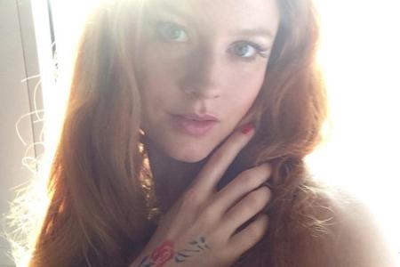 Vor allem bunte Tattoos scheinen es der rothaarigen Topmodel-Gewinnerin aus dem Jahr 2007, Barbara Meier, angetan zu haben.