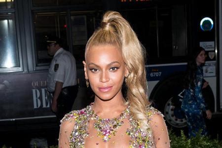 Beim Pferdeschwanz gilt im Sommer: Je höher desto besser, Beyoncé macht es vor. An heißen Sommertagen einfach perfekt. Tolle...