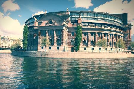 Eine weitere Sehenswürdigkeit Stockholms ist das Parlament. Der schwedische Reichstag tagt im Riksdagshuset auf der Insel He...