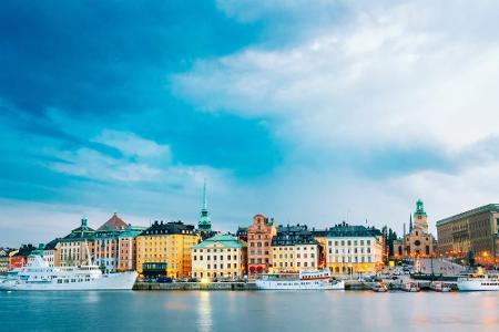 Die Altstadt (Gamla stan) von Stockholm ist auch vom Meer aus betrachtet wunderschön. Neben den historischen Gebäuden ist es...