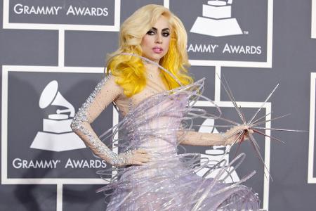 Anders sah es bei den Grammy Awards aus: Bei der Veranstaltung zeigte sich Lady Gaga mit gelber Mähne und einem galaktischen...