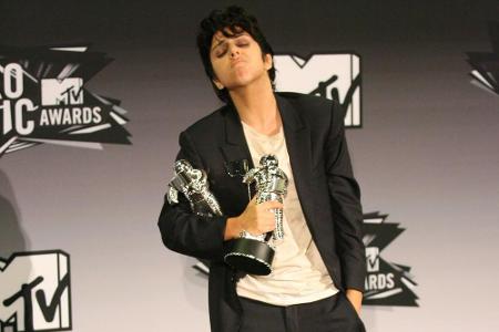 Von weiß zu türkis, von Frau zu Mann: Zu den Video Music Awards erschien Lady Gaga als Jo Calderone, ihrem zweiten Ich.