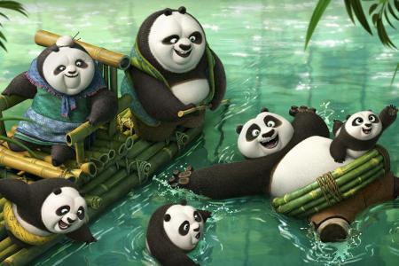 Er nimmt Po mit in ein paradiesisches Dorf voller tollpatschiger Pandas.