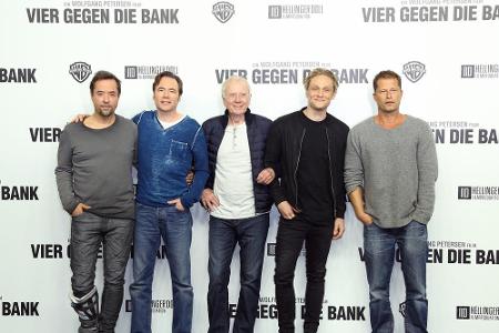 Sein Star-Ensemble umfasst Til Schweiger (v. re.), Matthias Schweighöfer, Michael 