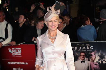 Ähnlich sieht es bei Helen Mirren (70) aus: Sie habe nie das Bedürfnis nach einem Kind verspürt. Für sie sei immer ihre Arbe...