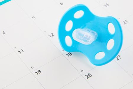 Ein Schwangerschaftskalender der besonderen Art: Hinter jedem Türchen verbergen sich wertvolle Tipps für die Zeit während un...