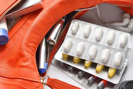 Sorgen Sie für einen Vorrat an Kopfschmerztabletten, Ihr Kopf wird es Ihnen danken. Wer auf Medikamente wie Asthmaspray ange...