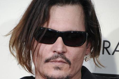 Aktuell steht Johnny Depp (52) wegen schludriger Outfits in der Kritik.
