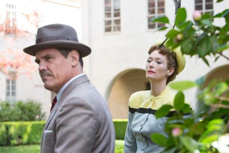 Wieder einmal stehen für die berühmten Regie-Geschwister viele namhafte Stars vor der Kamera, hier etwa Josh Brolin und Tild...