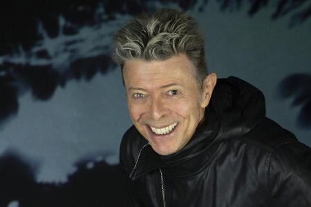 Schock-Nachricht aus London: David Bowie ist tot! Dabei wurde sein aktuelles Album samt fröhlicher Promotion-Fotos wie diese...